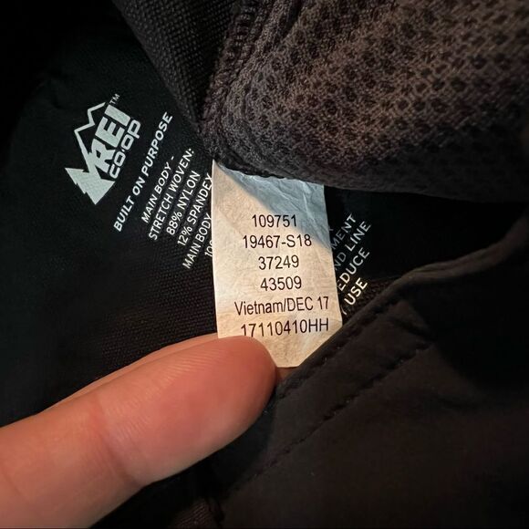 REI CO-OP black outdoor pants adjustable waist and inseam - Picture 6 of 10